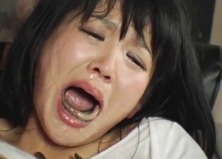 Japanese chick forcibly swallows eels
