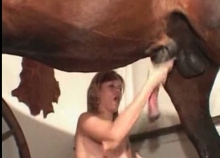 Blonde enjoys her sexy horse