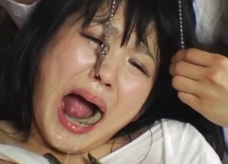 Japanese chick forcibly swallows eels