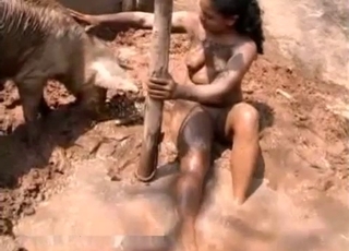 Dirt-covered Latina stalks a kinky pig